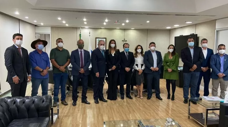 Deputado Vitor Hugo articula reunião de prefeitos do Entorno com ministro da Saúde para pleitear melhorias para a região