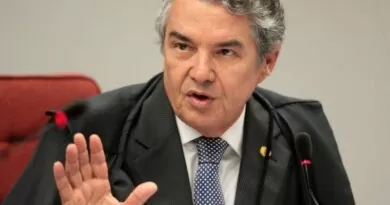 Queixa-crime contra Bolsonaro por atuação na pandemia é arquivada por Marco Aurélio