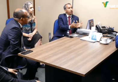 Deputado Vitor Hugo firma parceria com ABEMIL para fomentar Escolas Militares no Goiás