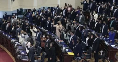 Novo Congresso de El Salvador, eleito democraticamente destitui todos os membros do Supremo Tribunal de Justiça e procurador-geral