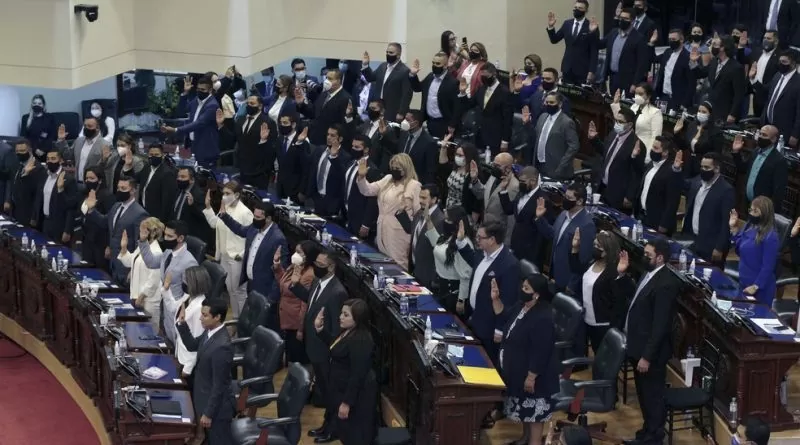 Novo Congresso de El Salvador, eleito democraticamente destitui todos os membros do Supremo Tribunal de Justiça e procurador-geral