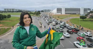 População brasileira faz carreata pela liberdade, pelo voto impresso e auditável e em apoio ao presidente Jair Bolsonaro em várias capitais do Brasil