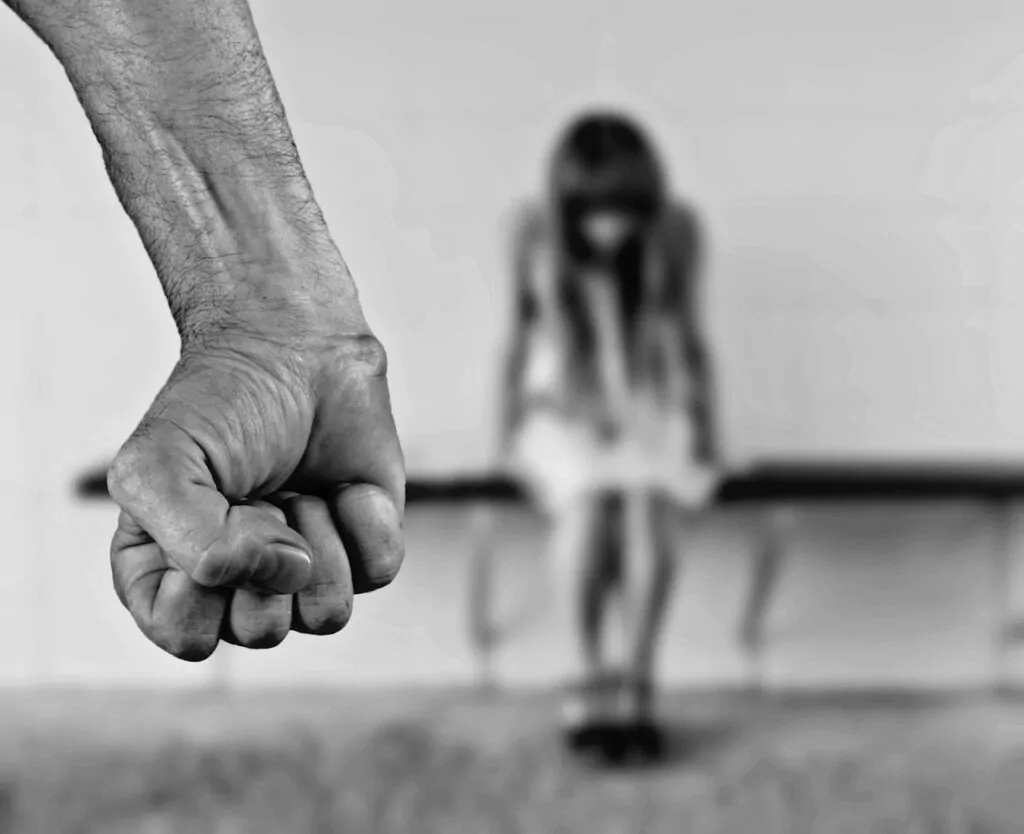Homem engravida menina de 11 anos e é absolvido: defesa da pedofilia no judiciário?