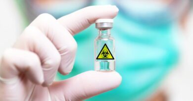 Reino Unido pede suspensão urgente do uso de vacinas covid-19 em humanos.