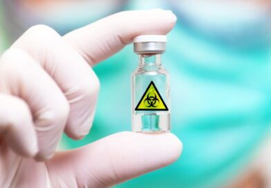 Reino Unido pede suspensão urgente do uso de vacinas covid-19 em humanos.