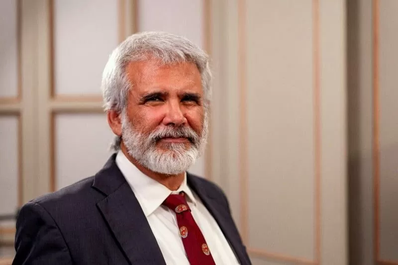 Dr. Robert Malone teme por sua vida.