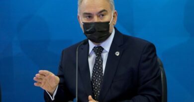 Ministro da Saúde, Marcelo Queiroga, fala à imprensa no ministério da Saúde, sobre a vacinação contra o covid-19