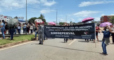 Professores em Greve em Valparaiso de Goiás