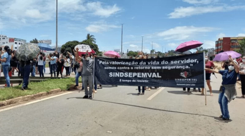 Professores em Greve em Valparaiso de Goiás