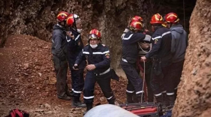 Equipe de socorristas no resgate de menino de 5 anos que caiu em poço, no Marrocos