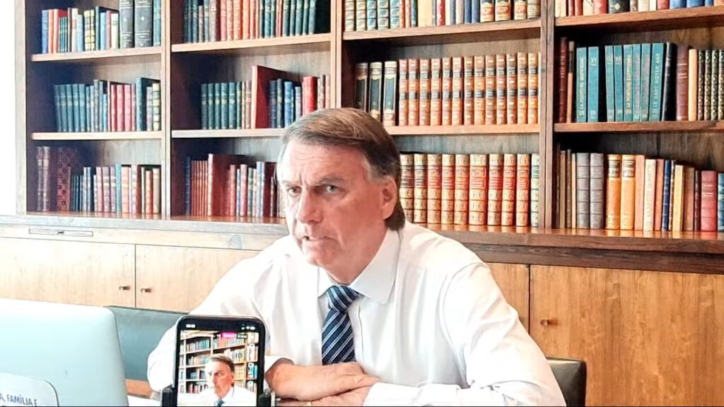 Bolsonaro: "Não quero peitar o Supremo" indulto foi para corrigir "excesso" do STF