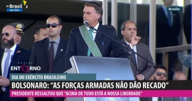 Na presença do ministro Fux Bolsonaro lembra: "Forças Armadas não dão recado"