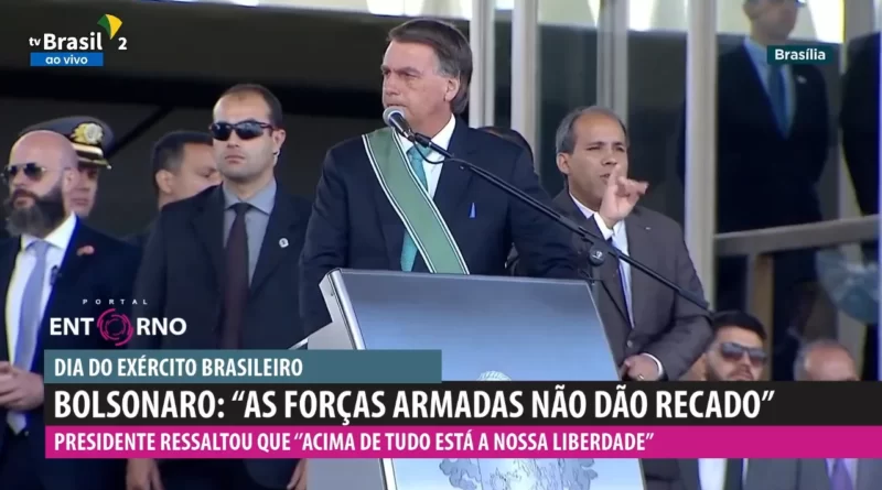 Na presença do ministro Fux Bolsonaro lembra: "Forças Armadas não dão recado"