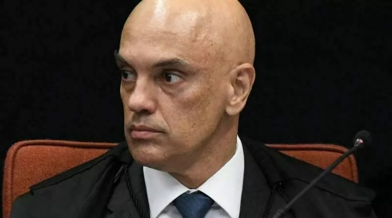 Ministro do STF também deu prazo para defesa do deputado se pronunciar sobre graça presidencial e tornozeleira eletrônica.