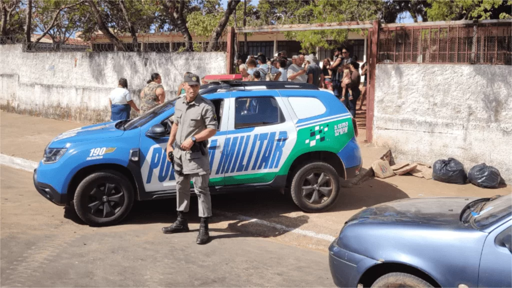 PM reforça escolta na Escola Municipal Silva Neto