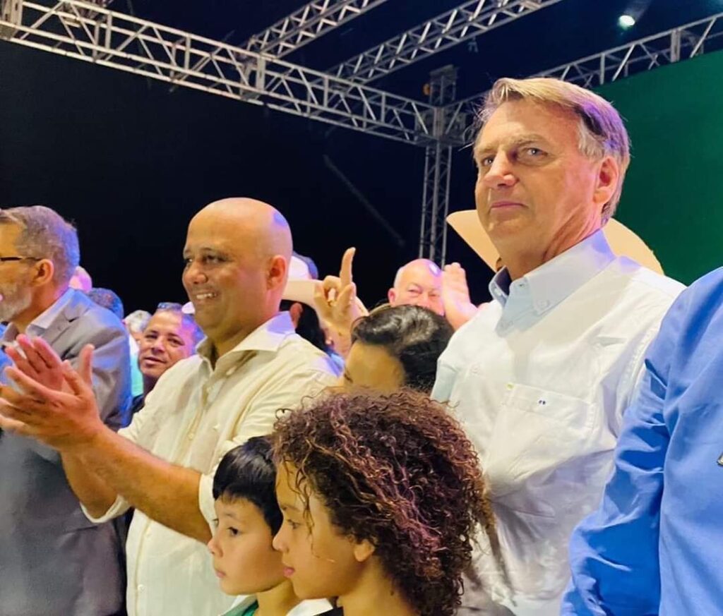 Em convenção realizada no último dia 29 pelo PL em Goiás, Bolsonaro lançou Vitor Hugo como seu candidato a Governador do Estado de Goiás e disse: "Se formos eleitos, nossa afinidade será uma constante."