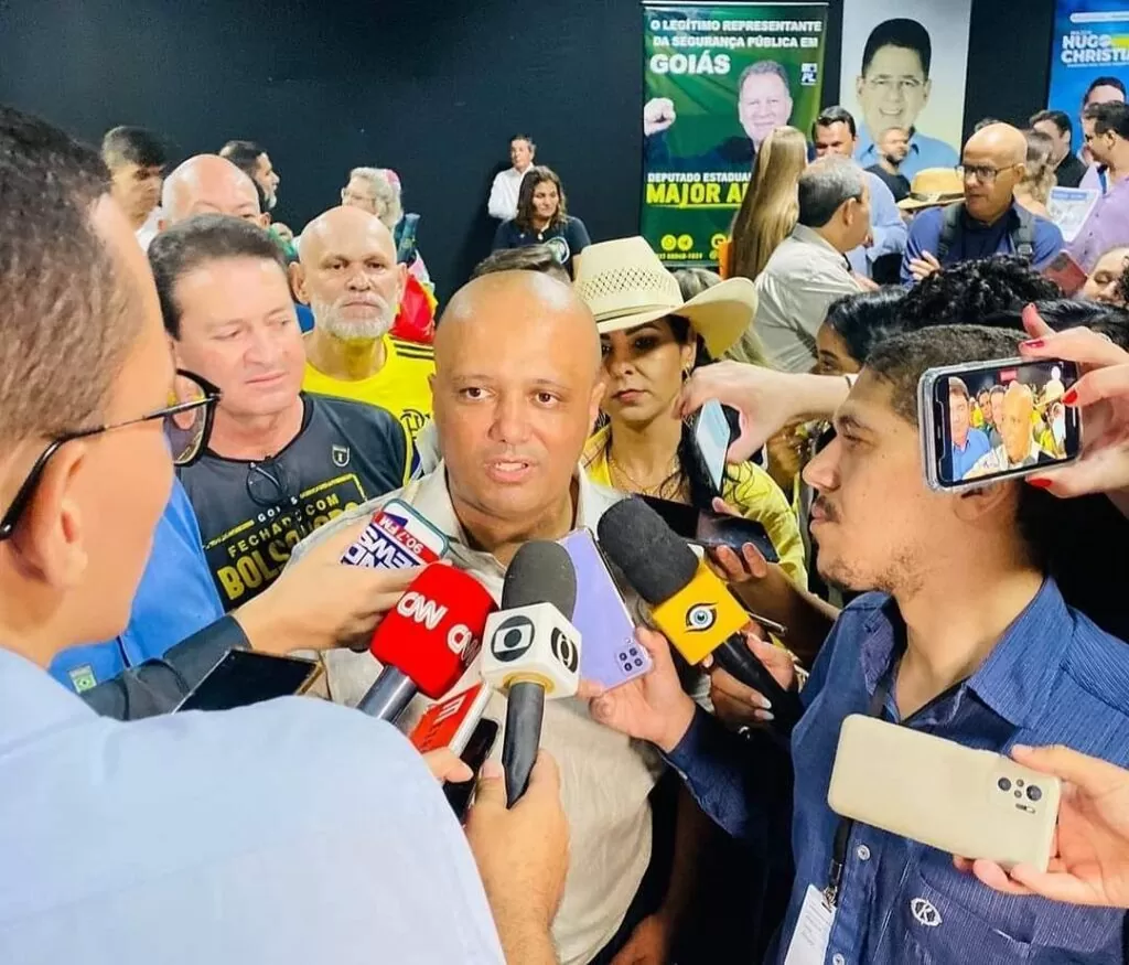 Em convenção realizada no último dia 29 pelo PL em Goiás, Bolsonaro lançou Vitor Hugo como seu candidato a Governador do Estado de Goiás e disse: "Se formos eleitos, nossa afinidade será uma constante."