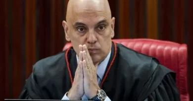 Desembargador diz que Moraes fez declaração de guerra e pede aposentadoria durante sessão