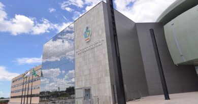 Aprovada em definitivo matéria que proíbe ensino da "ideologia de gênero" nas escolas