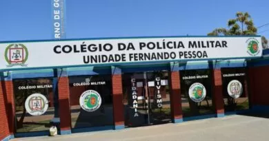 Fiquem atentos, jovens de Valparaíso de Goiás, no Entorno do Distrito Federal. O Governo do Estado, por meio da Polícia Militar, anunciou que está aberto o período de inscrições para vagas no Colégio Fernando Pessoa, localizado no bairro Jardim Céu Azul, para estudantes do Ensino Fundamental. Os interessados devem se inscrever até o dia 31 de outubro, pelo site cepmg.gr8.com.br. O sorteio das vagas será realizado entre 7 e 11 de novembro, conforme datas e horários previstos no edital. Os candidatos podem acompanhar a transmissão ao vivo no YouTube, pelo canal do Comando de Ensino da Polícia Militar.