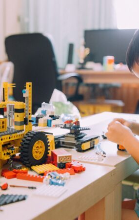 Disney, LEGO e Positivo selecionam escolas públicas para receberem materiais de robótica