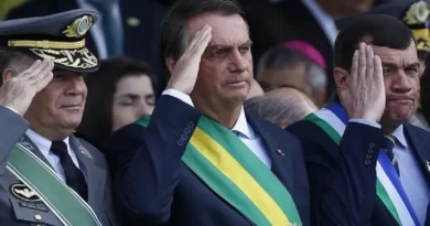 BOLSONARO REÚNE GENERAIS EM REUNIÃO DE EMERGÊNCIA