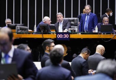 Aprovado texto-base de projeto que prorroga subsídios para microgeração de energia; acompanhe