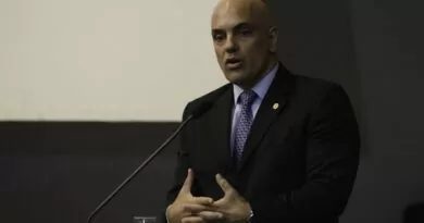 Moraes determina quebra do sigilo de imagens de vandalismo no Planalto