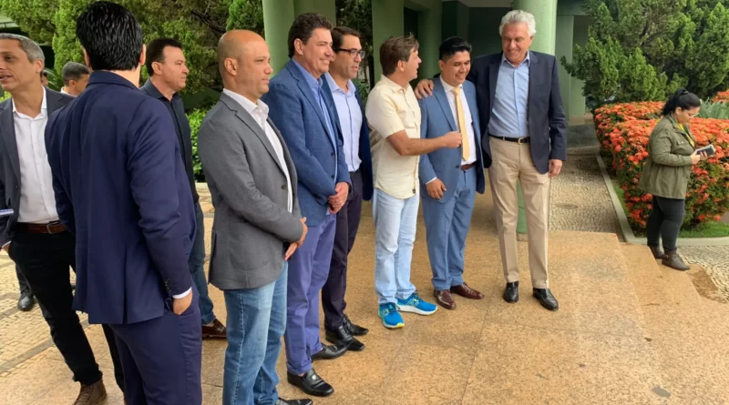 Políticos goianos que recepcionaram ex-presidente Bolsonaro no Palácio das Esmeraldas. Foto: Fabrício Vera